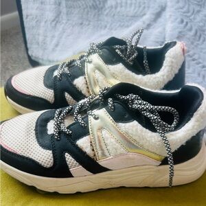 Posh Women's Black and Cream Sneakers